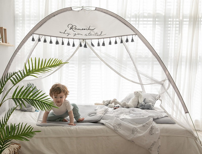 Cama de bebé hermosa de los niños de la mosquitera emergente linda colgante con la red